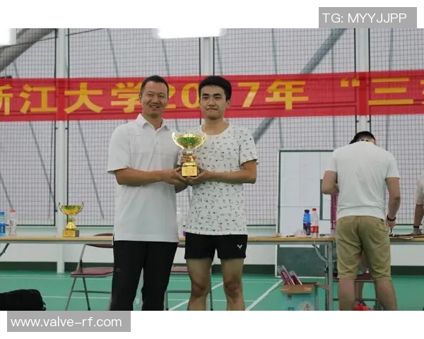 成都羽毛球队与武汉羽毛球队赛后状态分析与复盘总结